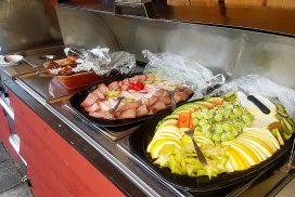 Kallskuret sommarbuffé kött grönsaker
